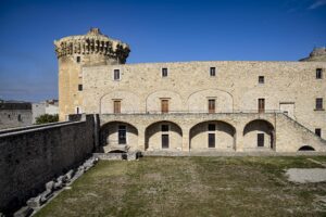 Castello Pirro del Balzo e Museo Archeologico – photo 1