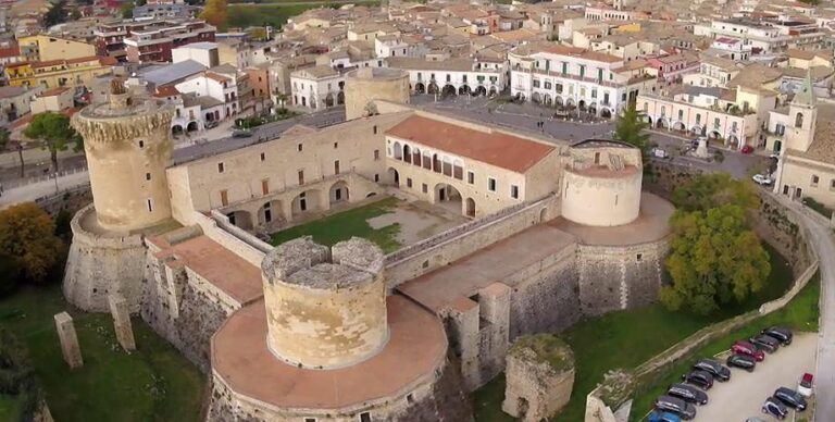 Castello Pirro del Balzo e Museo Archeologico